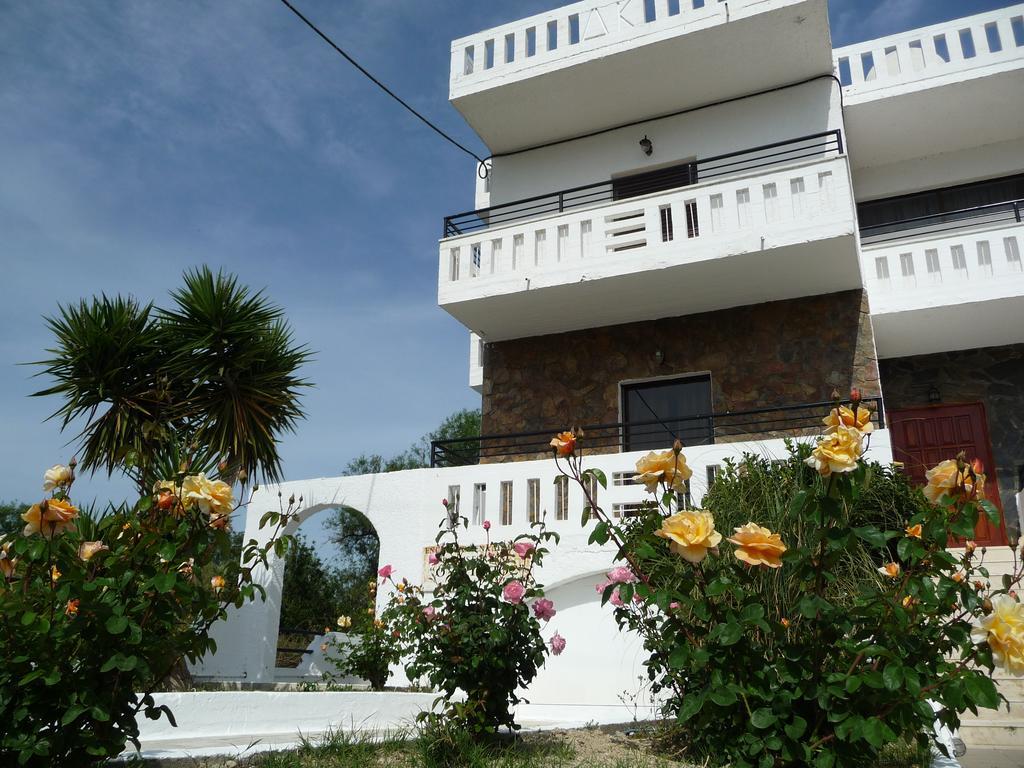 Zourpos Studios&Apartments Kalyves Exterior foto